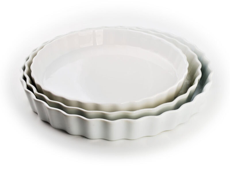Keksówki ceramiczne o falistym brzegu, zestaw 3 sztuk, wysokiej jakości, perfekcyjne do pieczenia ciast i deserów, eleganckie i praktyczne do domu i kawiarni.