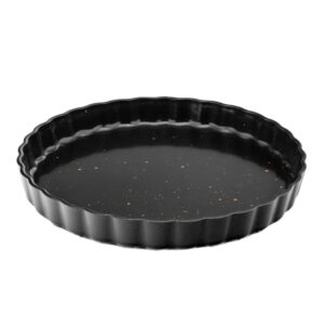 Okrągła forma do tart, czarna, żłobiona, z perforacją, idealna do pieczenia ciast i tart w domu.