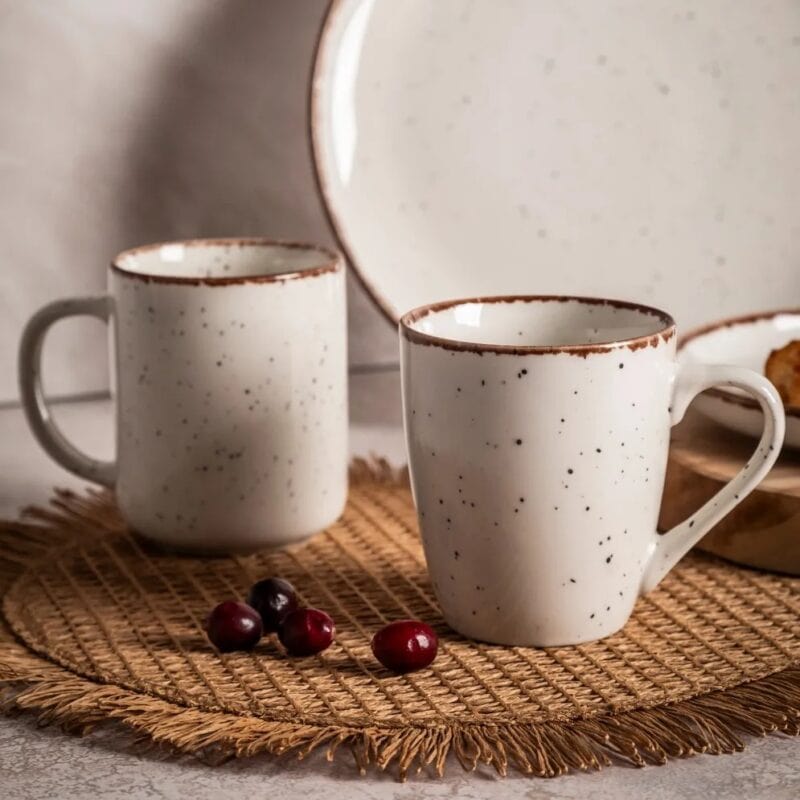 Lubiane kubki ceramiczne do kawy i herbaty, elegancki zestaw z naturalnym designem, idealne do codziennego użytku w domu i na prezent.